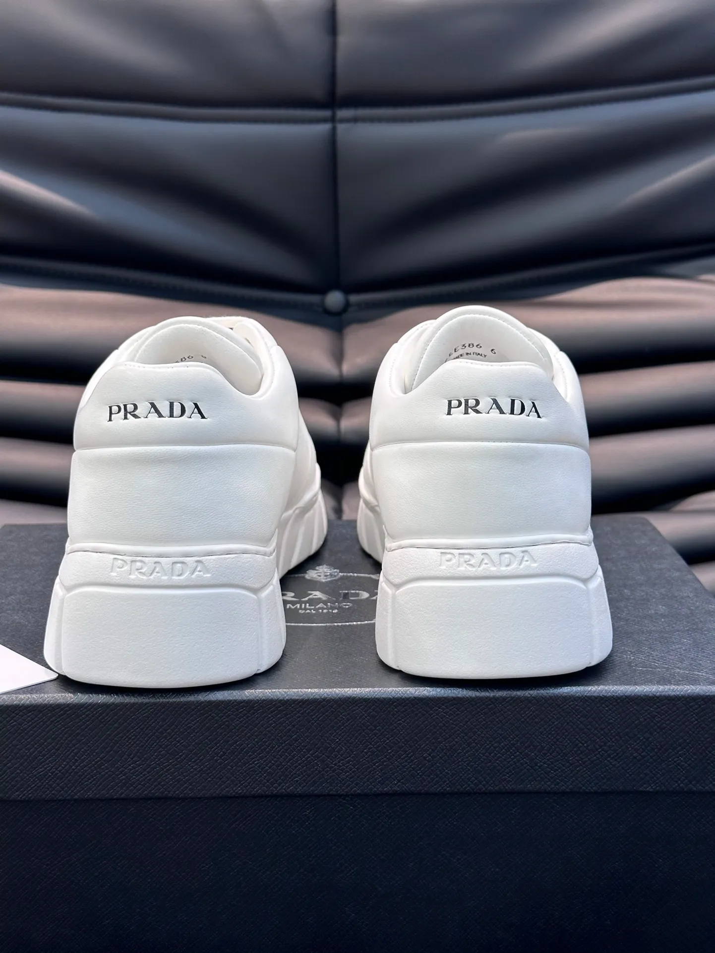 Men's shoes 💰p400 "Men's shoes 💰pRAD*" Men's shoes 💰prad* high-end men's thick-soled casual sports shoes, the details are perfectly replica of the original version, made of imported matte cowhide, full of texture, full calfskin lining, breathable and comfortable, men's shoes 💰p's classic black and white enamel metal logo decoration, all interpreting the brand style Genuine leather tongue Men's shoes on the tongue and heel 💰pRADA letter badges are embellished to show the brand style. Lightweight concave and convex pattern rubber outsole. Lightweight and increased by about 4CM. Excellent foot feel. Comfortable and breathable. Comes with original packaging. Size: 38-44